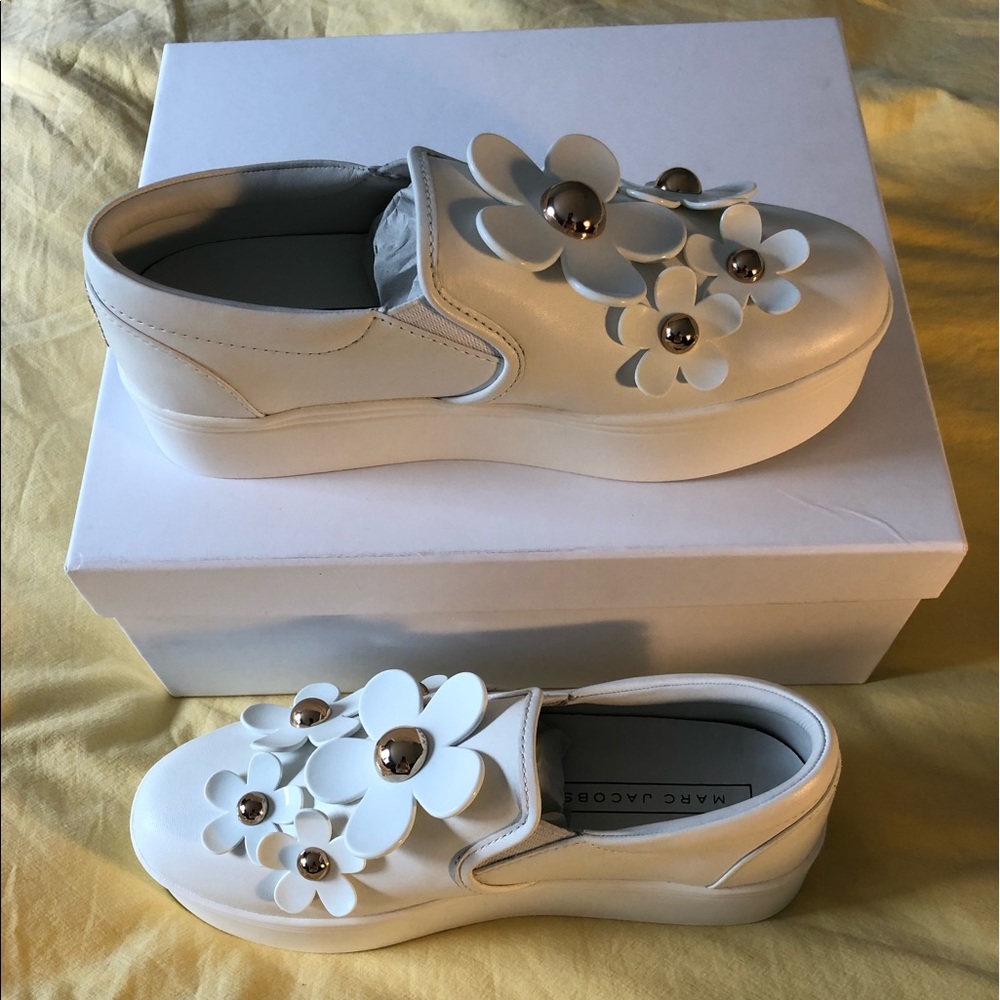 Marc Jacobs Daisy Embellished Leather Sneakers